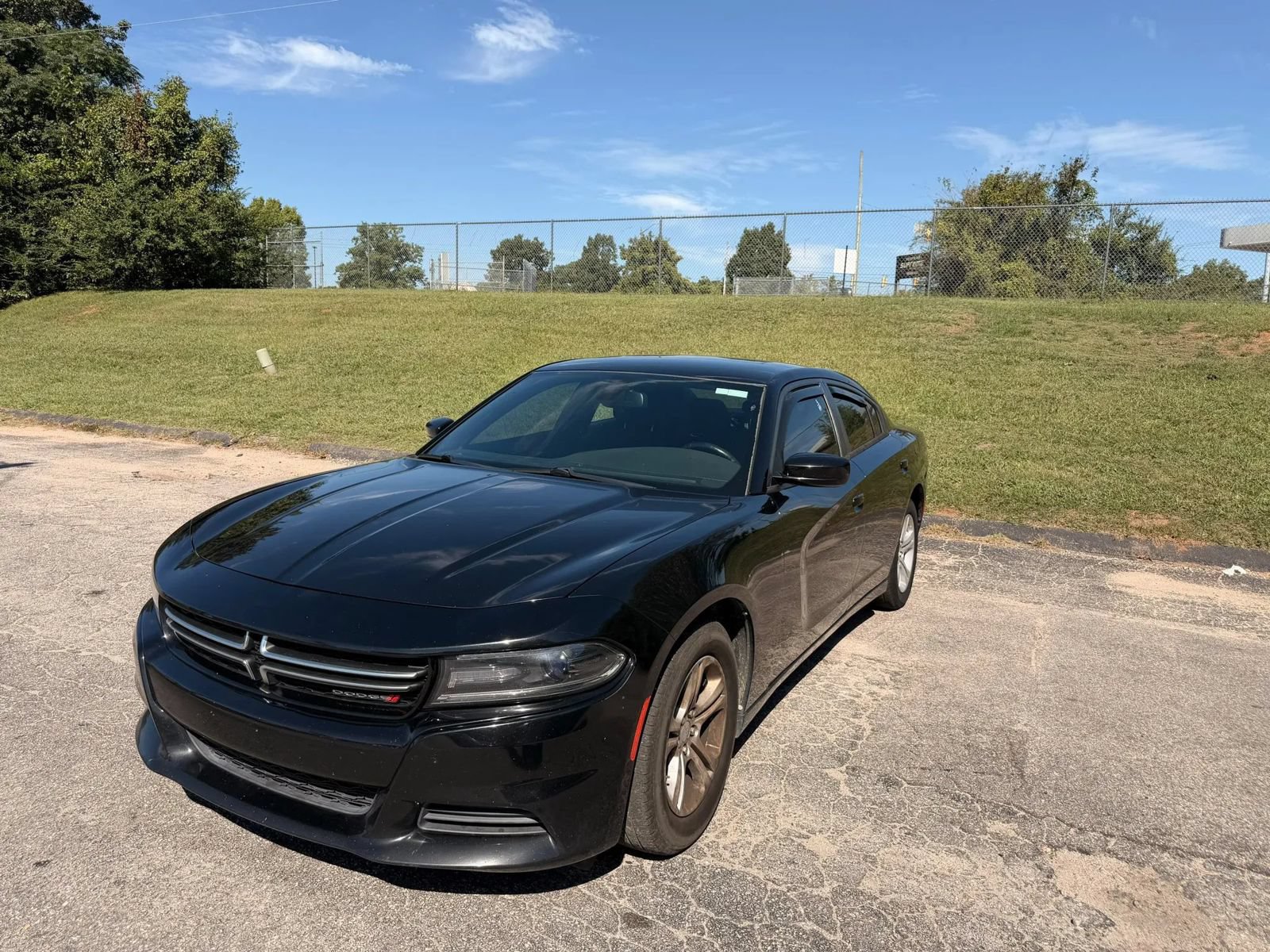 Used 2015 Dodge Charger SE w/ Popular Equipment Group RWD image 2