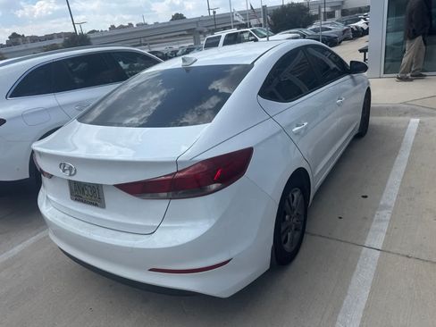 Used 2018 Hyundai Elantra Value Edition FWD image 4