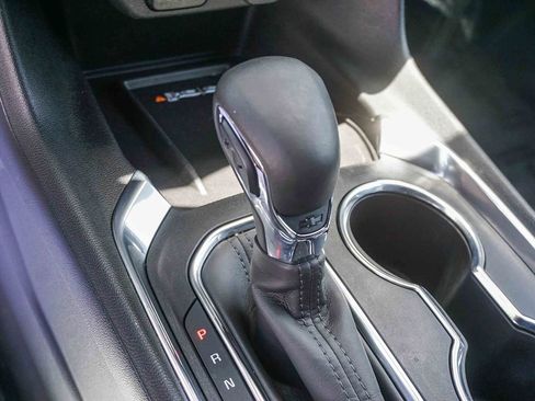 Used 2023 Chevrolet Traverse LT FWD image 22