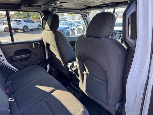 Used 2023 Jeep Wrangler Unlimited AWD/4WD image 29