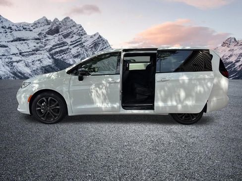 New 2026 Chrysler Pacifica Select FWD image 37