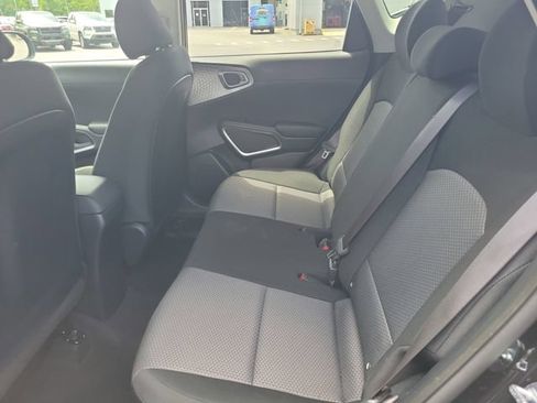 Used 2025 Kia Soul LX w/ LX Technology Package FWD image 12