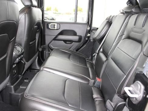 Used 2022 Jeep Wrangler Unlimited Sahara w/ Cold Weather Group AWD/4WD image 40