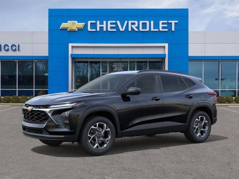 New 2026 Chevrolet Trax LT w/ Driver Confidence Package FWD image 2