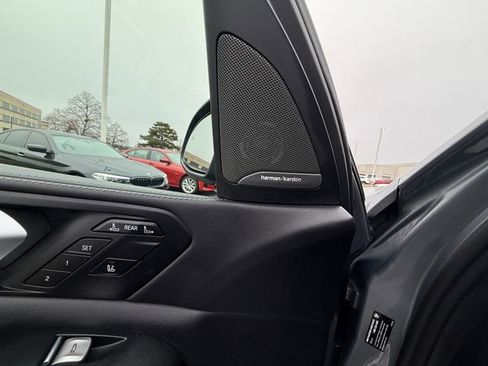 Used 2024 BMW X7 xDrive40i w/ Premium Package image 31