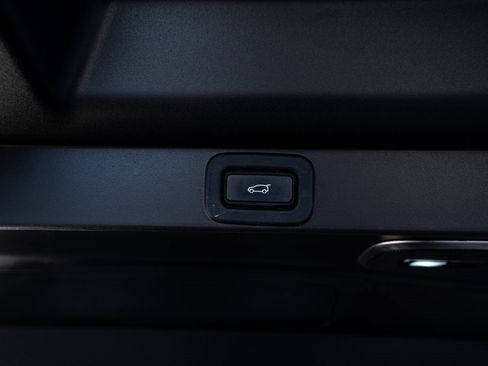 Used 2023 Land Rover Range Rover Long Wheelbase SE image 65