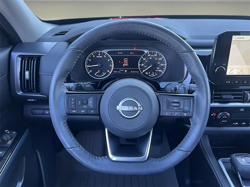 Used 2024 Nissan Pathfinder SL image 12