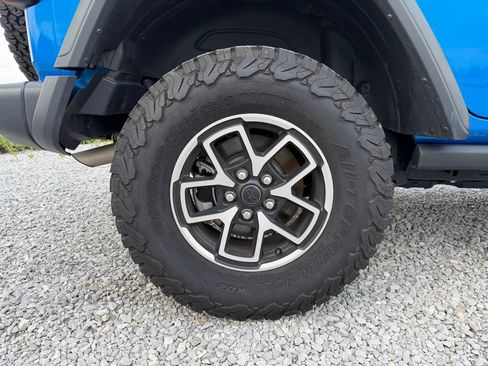 Used 2025 Jeep Wrangler Unlimited Rubicon w/ Convenience Group AWD/4WD image 33