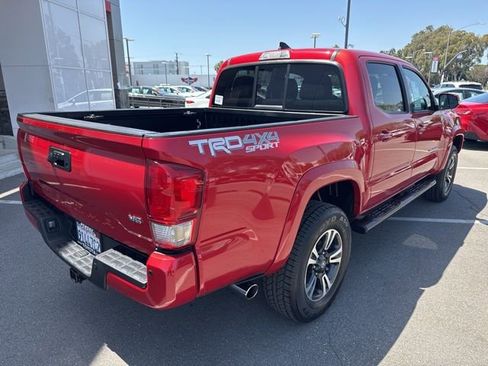 Used 2016 Toyota Tacoma TRD Sport AWD/4WD image 7