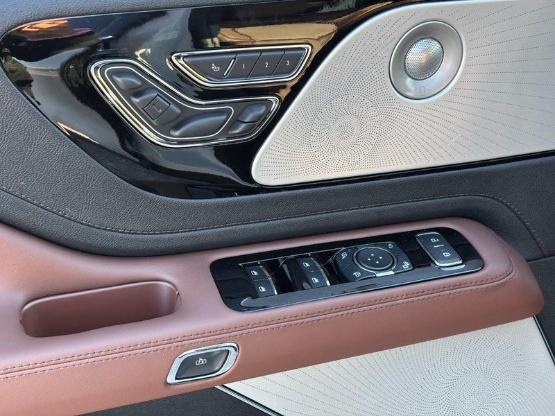New 2027 Lincoln Aviator Reserve AWD/4WD image 17