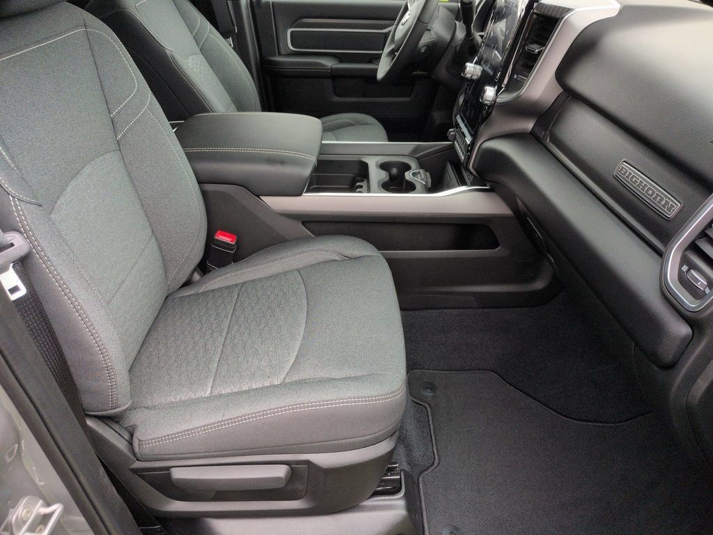New 2026 RAM 3500 Big Horn AWD/4WD image 33