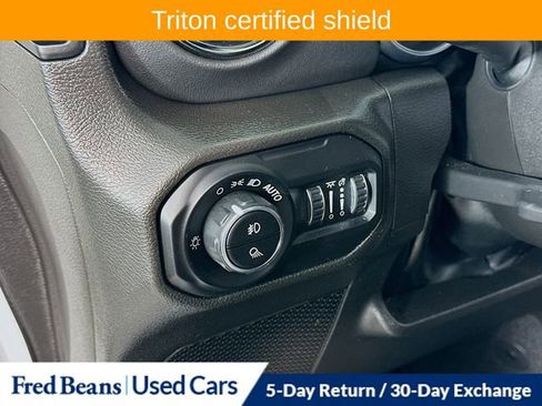 Used 2022 Jeep Gladiator Overland image 18