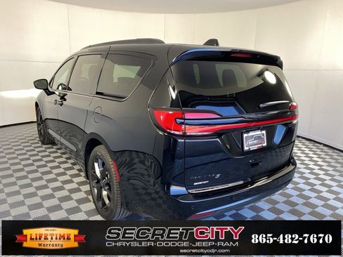 New 2026 Chrysler Pacifica Limited w/ S Appearance Package image 5