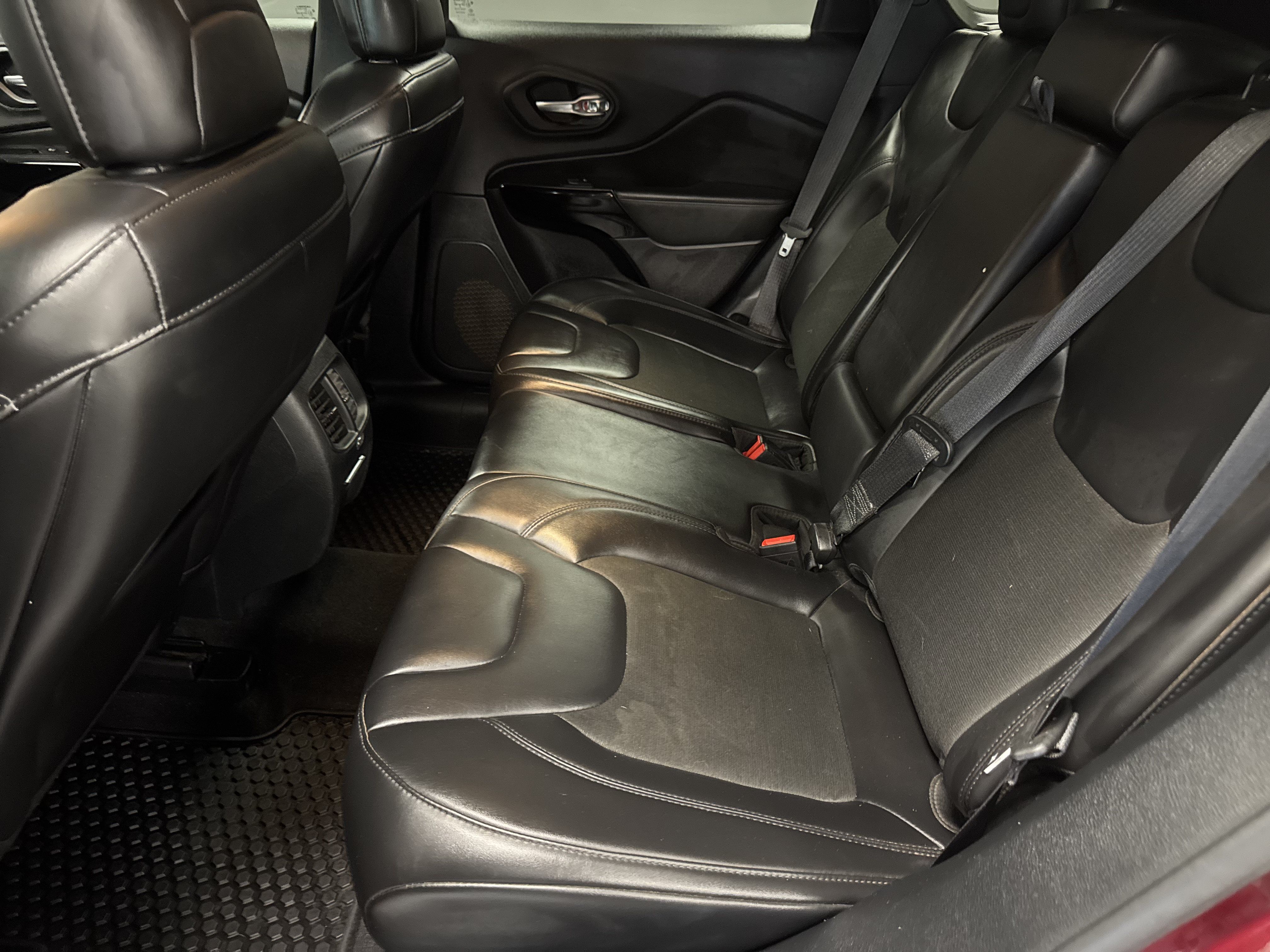 Used 2020 Jeep Cherokee Latitude Plus AWD/4WD image 14