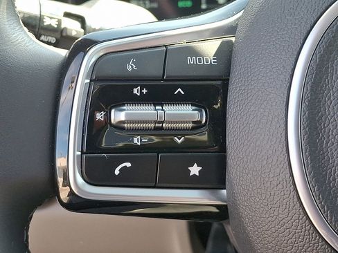 Used 2025 Kia Carnival SX image 22