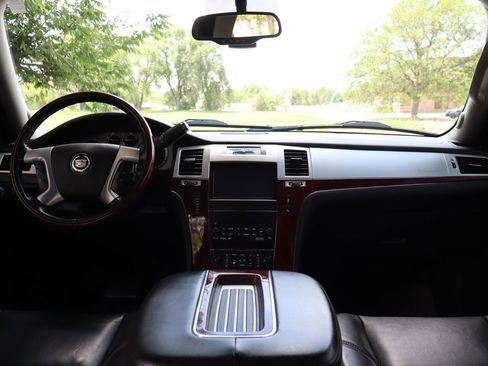 Used 2014 Cadillac Escalade Premium AWD/4WD image 16