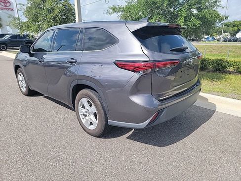 Used 2022 Toyota Highlander L FWD image 4