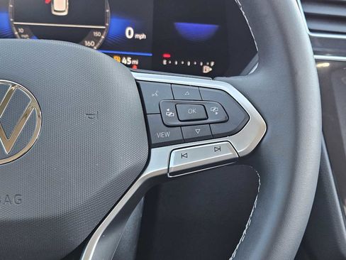 Used 2022 Volkswagen Tiguan SE image 27