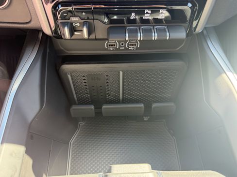 New 2026 RAM 1500 Big Horn AWD/4WD image 13