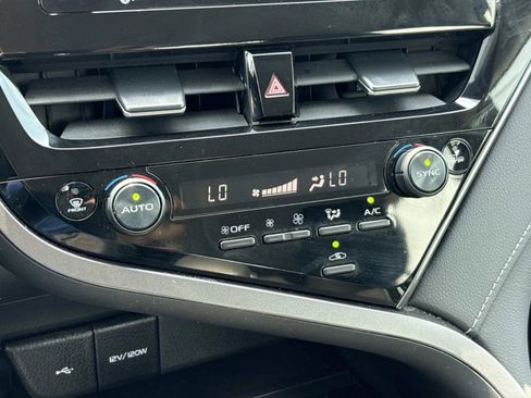 Used 2024 Toyota Camry SE w/ Convenience Package image 26