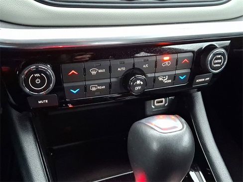 Used 2024 Jeep Compass Limited image 15