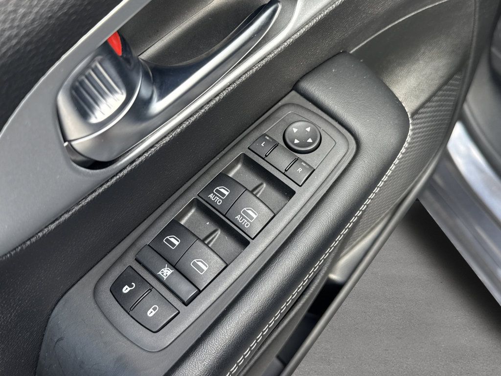 Used 2022 Chrysler Pacifica Touring-L w/ S Appearance Package FWD image 18