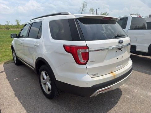 Used 2016 Ford Explorer XLT w/ Equipment Group 202A AWD/4WD image 11