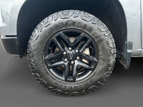 Used 2023 Chevrolet Silverado 1500 Custom Trail Boss AWD/4WD image 15