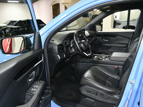 Used 2025 Honda Pilot TrailSport image 45