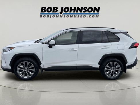 Used 2019 Toyota RAV4 XLE Premium w/ Cold Weather Package AWD/4WD image 4