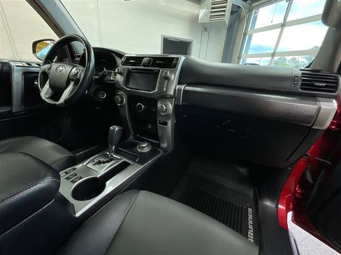 Used 2018 Toyota 4Runner SR5 Premium AWD/4WD image 32