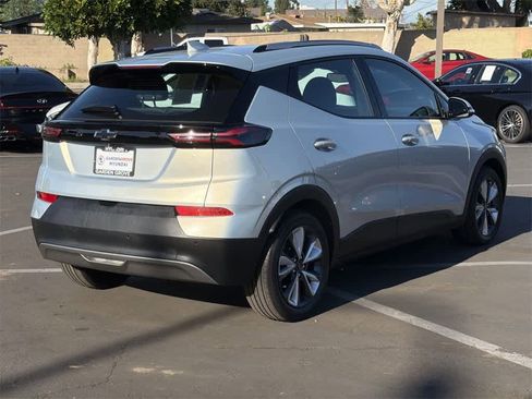 Used 2023 Chevrolet Bolt EUV LT w/ Convenience Package image 6