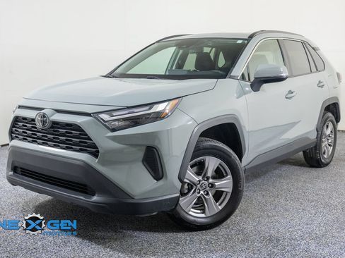 Used 2022 Toyota RAV4 XLE w/ Convenience Package AWD/4WD image 3
