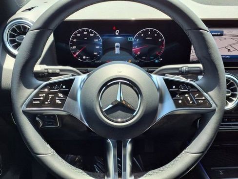Used 2025 Mercedes-Benz GLA 250 image 8