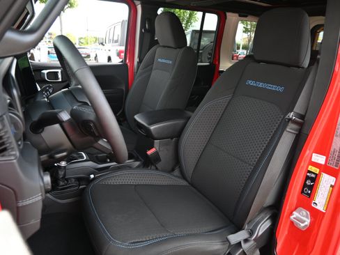 Used 2025 Jeep Wrangler Unlimited Rubicon 4xe w/ Safety Group AWD/4WD image 16