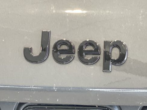 Used 2023 Jeep Grand Cherokee L Laredo AWD/4WD image 10