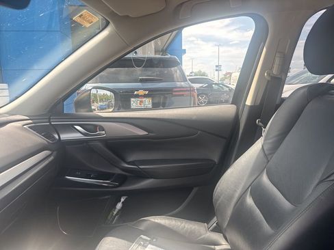 Used 2019 MAZDA CX-9 Touring w/ Touring Premium Package image 18