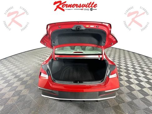 Used 2024 Hyundai Elantra SEL image 27