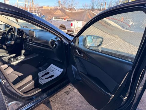 Used 2016 MAZDA MAZDA3 i Sport w/ Preferred Equipment Package image 24