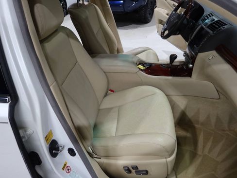 Used 2012 Lexus LS 460 w/ Comfort Pkg RWD image 12