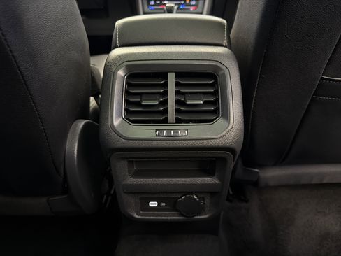 Used 2023 Volkswagen Tiguan SE w/ Panoramic Sunroof Package FWD image 28