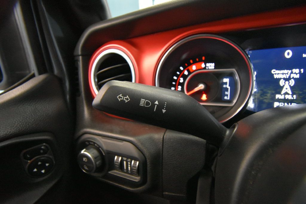 Used 2021 Jeep Gladiator Rubicon AWD/4WD image 12