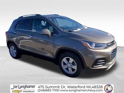 Certified 2020 Chevrolet Trax LT w/ LT Convenience Package image 2