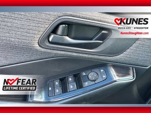 Used 2023 Nissan Rogue S AWD/4WD image 27