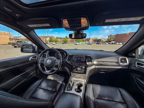 Used 2019 Jeep Grand Cherokee Limited w/ Luxury Group II image 24