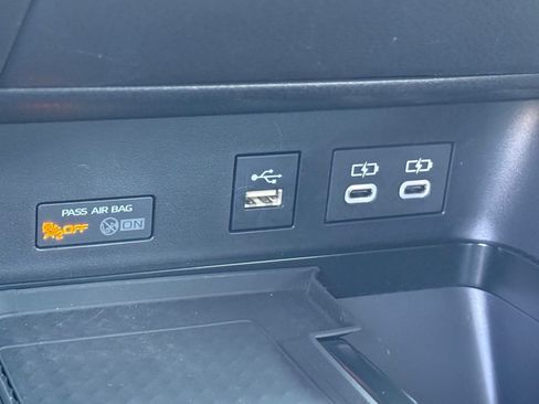 Used 2025 Toyota Camry SE FWD image 33