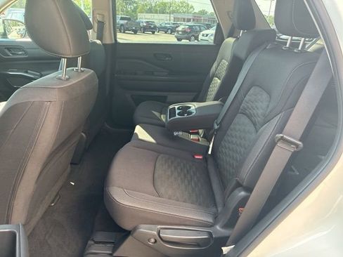 Used 2024 Nissan Pathfinder SV image 15