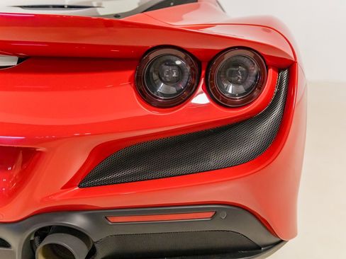 Used 2020 Ferrari F8 Tributo image 46