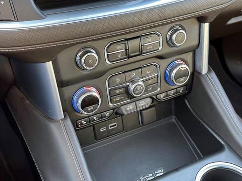 Used 2022 GMC Yukon SLT w/ SLT Premium Package image 30