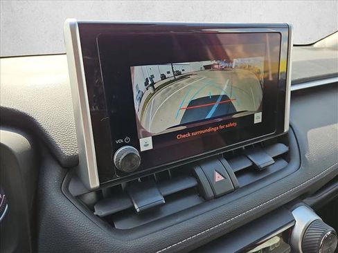 Used 2025 Toyota RAV4 XLE AWD/4WD image 14